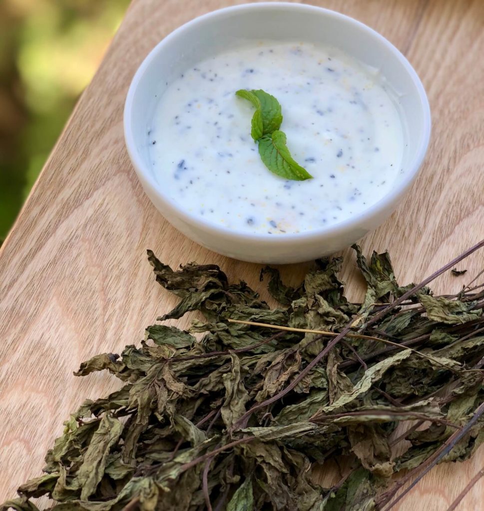 Sara´s Organic Food recipes, garlic-mint-yoghurt-sauce